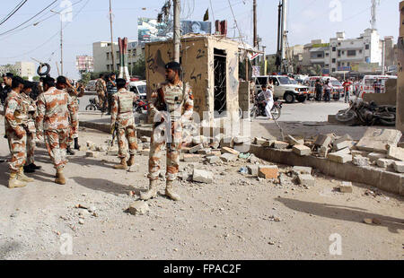 Vue de la salle après une attaque à la grenade à main sur Rangers vérifier post situé en zone de franchissement Korangi à Karachi le vendredi 18 mars, 2016. Selon des sources trois Rangers' ont été blessés dans l'attaque et une arrestation présumée en opération de recherche ciblées suivantes après incident. Banque D'Images