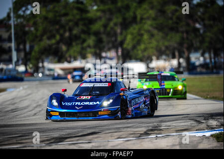 Sebring, Floride, USA. 18 Mar, 2016. Imsa CMNT 12 heures de Sebring course d'endurance. La pratique et de qualification vendredi 24. # 90 VISITFLORIDA RACING (USA) DP CORVETTE MARC GOOSSENS (BEL) RYAN DALZIEL (SCO) RYAN HUNTER REAY (USA) : Action de Crédit Plus Sport/Alamy Live News Banque D'Images