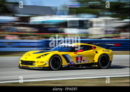 Sebring, Floride, USA. 18 Mar, 2016. Imsa CMNT 12 heures de Sebring course d'endurance. La pratique et de qualification vendredi 24. # 3 CORVETTE RACING (USA) Corvette C7R GTLM JAN MAGNUSSEN (DNK) ANTONIO GARCIA (SPA) MIKE ROCKENFELLER (DEU) Credit : Action Plus Sport/Alamy Live News Banque D'Images