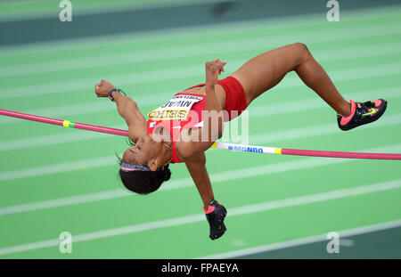 Portland, USA. 18 Mar, 2016. Nwaba Barbara des États-Unis est en concurrence dans le pentathlon Femmes Saut au cours de la deuxième journée de l'IAAF Championnats du monde en salle à l'Oregon Convention Center à Portland, Oregon, États-Unis, le 18 mars 2016. Credit : Yin Bogu/Xinhua/Alamy Live News Banque D'Images