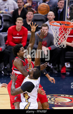 New Orleans, LA, USA. 18 Mar, 2016. Portland Trail Blazers center Ed Davis (17) disques durs pour le panier au cours d'un match de basket-ball de NBA entre les Portland Trail Blazers et les New Orleans Pelicans au Roi Smoothie Center de New Orleans, LA. Stephen Lew/CSM/Alamy Live News Banque D'Images