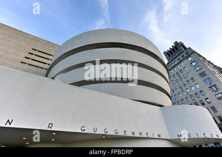 New York City - 31 janvier 2016 : le célèbre Musée Solomon R. Guggenheim d'art moderne et contemporain à New York City, USA Banque D'Images