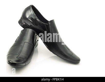 Paire d'hommes chaussures en cuir verni isolated over white background Banque D'Images