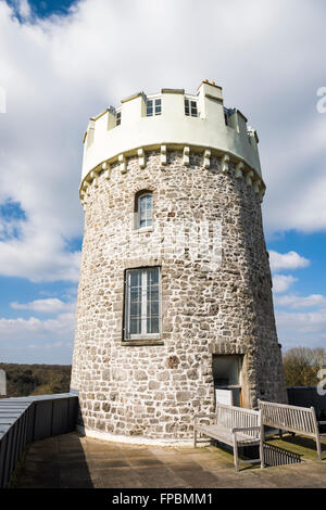 Observatoire de Clifton et ancien moulin sur Clifton Down dans la ville de Bristol, Angleterre. Banque D'Images