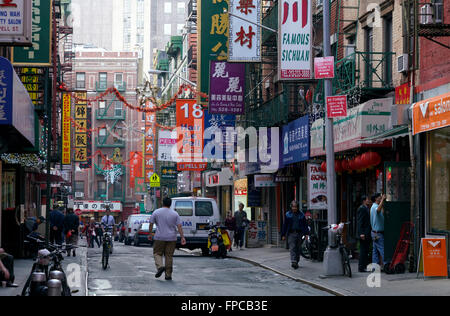 L'avis de Mott street la rue principale de Manhattan Chinatown de Canal Street. New York City, USA Banque D'Images