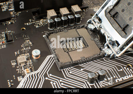 Carte mère avec CPU socket ouvert et vide Banque D'Images