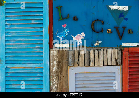 Bleu turquoise et porte de la Méditerranée en Ibiza Formentera. Els Pujols beach à Formentera, Îles Baléares, Espagne. Banque D'Images