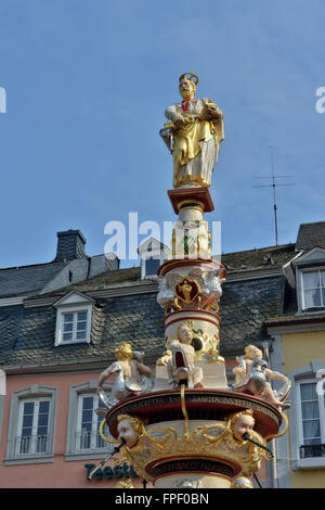 Fontaine sur la Hauptmarkt ou place principale de Trèves, Allemagne Banque D'Images
