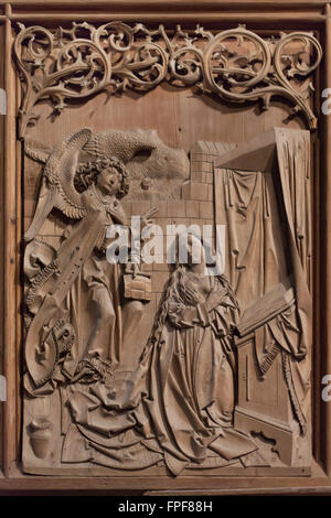 De l'Annonciation. Panneau d'aile latérale de la Vierge Retable de sculpteur allemand Tilman Riemenschneider dans l'Église près de Herrgottskirche Creglingen, Baden-Wurttemberg, Allemagne. Banque D'Images