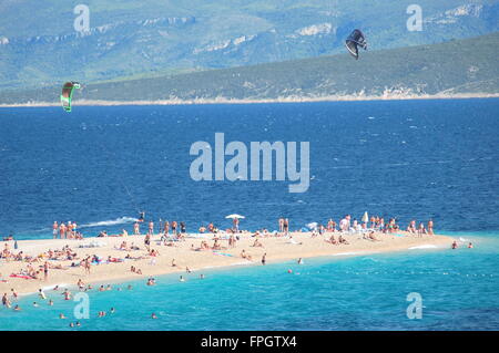 Crowdes de personnes sur Golden Cap sur l'île de Brac, Croatie Banque D'Images