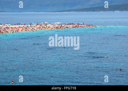 Crowdes de personnes sur Golden Cap sur l'île de Brac, Croatie Banque D'Images