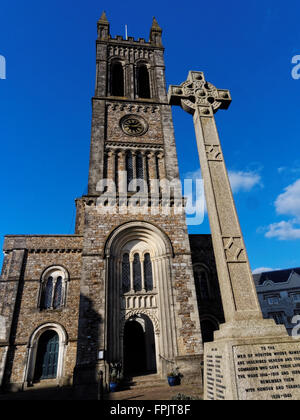 Le monument se dresse à l'extérieur de l'église Saint-Paul à Honiton, Devon, UK Banque D'Images