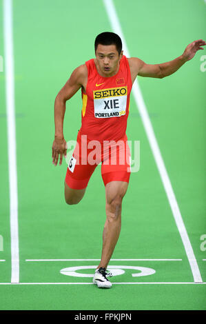 Portland, USA. 18 Mar, 2016. Xie Zhenye compets de la Chine dans l'épreuve du 60 mètres lors des demi-finales de la deuxième journée des Championnats du monde en salle de l'IAAF à l'Oregon Convention Center à Portland, Oregon, États-Unis, le 18 mars 2016. Credit : Yin Bogu/Xinhua/Alamy Live News Banque D'Images