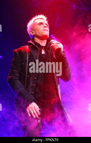 Las Vegas, NV, USA. 18 Mar, 2016. Billy Idol Billy Idol pour présents : Forever au House of Blues de Las Vegas, le Mandalay Bay Resort and Casino Events Center, Las Vegas, NV le 18 mars 2016. Credit : James Atoa/Everett Collection/Alamy Live News Banque D'Images