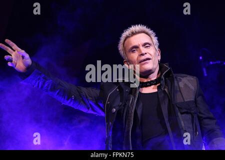 Las Vegas, NV, USA. 18 Mar, 2016. Billy Idol Billy Idol pour présents : Forever au House of Blues de Las Vegas, le Mandalay Bay Resort and Casino Events Center, Las Vegas, NV le 18 mars 2016. Credit : James Atoa/Everett Collection/Alamy Live News Banque D'Images