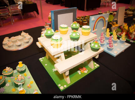 Birmingham, UK. 19 mars, 2016. Cupcakes de pique-nique sur l'affichage à l'International Cake Crédit : Steven re/Alamy Live News Banque D'Images