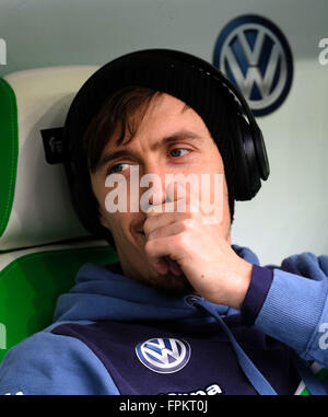 Wolfsburg, Allemagne. Mar 19, 2016. Wolfsburg's Max Kruse avant le coup d'envoi à la Bundesliga match de foot entre VfL Wolfsburg et SV Darmstadt 98 à l'aréna de Volkswagen à Wolfsburg, Allemagne, 19 mars 2016. PHOTO : PETER STEFFEN/dpa (EMBARGO SUR LES CONDITIONS - ATTENTION : En raison de l'accréditation, le LDF guidlines n'autorise la publication et l'utilisation de jusqu'à 15 photos par correspondance sur internet et dans les médias en ligne pendant le match.) © dpa/Alamy Live News Banque D'Images