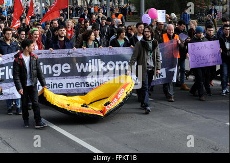 Vienne, Autriche. 19th mars 2016. Des dizaines de milliers de personnes vont descendre dans la rue pour dire « les réfugiés sont les bienvenus » dans toute l'Europe le 19 mars 2016. Les réfugiés de démonstration sont les bienvenus! Non à la « Forteresse Europe » ! Manifestation de masse contre la "Forteresse Europe" et la politique inhumaine de forclusion et de limitation du Gouvernement autrichien. Crédit : Franz PERC/Alay Live News Banque D'Images