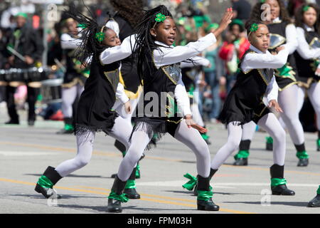 Kansas City, Missouri, États-Unis. Mar 17, 2016. KC Marching Sizzlers de danse Broadway de KC. © Serena S.Y.Hsu/ZUMA/Alamy Fil Live News Banque D'Images