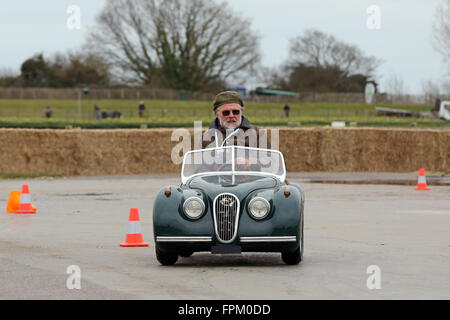 Chichester, UK. Mar 19, 2016. Auto solo, pocket classic cars Crédit : Oliver Dixon/Alamy Live News Banque D'Images