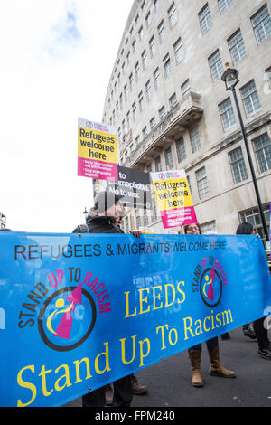 Londres, Royaume-Uni. 19 mars, 2016. Des militants du Leeds Stand Up au racisme à l'extérieur de nouvelles BBC Broadcasting House sur le racisme DES NATIONS UNIES 24. Credit : Mark Kerrison/Alamy Live News Banque D'Images
