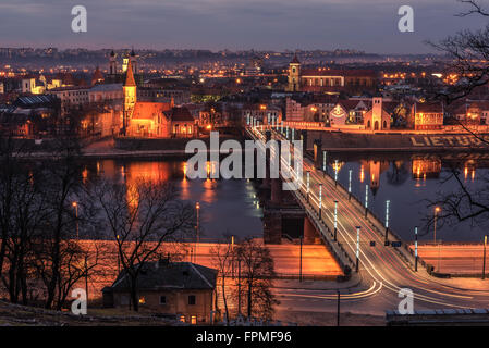 Kaunas, Lituanie : Vue aérienne de la vieille ville au coucher du soleil Banque D'Images