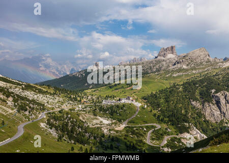 Col Falzarego, dans l'arrière-plan Cinque Torri, Averau, Punta Gallina Ampezzano, Dolomites, région, province de Belluno Banque D'Images