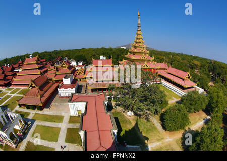 Les sept niveaux pyatthat, Centre de l'Univers et la grande salle des audiences dans le Palais Royal de Mandalay, Myanmar, Mandalay Banque D'Images