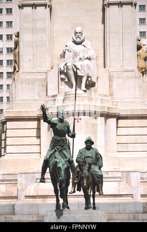 Le monument de Miguel Cervantes sur Plaza de España à Madrid, Espagne. Banque D'Images