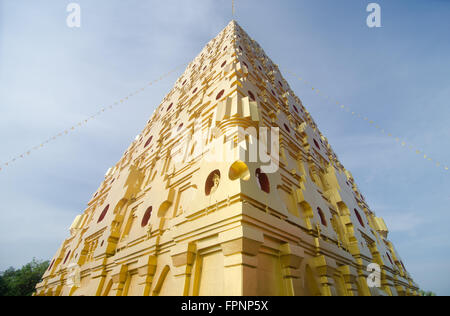 Buddhakaya Chedi, Sangklaburi, Kanchanaburi, Thaïlande. Banque D'Images