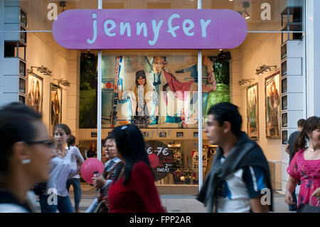 Jennyfer. Fashion shopping à Bruxelles ville (Bruxelles) au centre-ville de quartier Rue Neuve, nouvelle rue, Bruxelles, Belgique. Comercial Banque D'Images