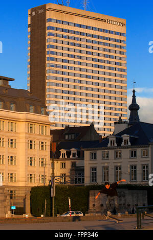 Hilton Brussels City bâtiment principal, Bruxelles, Belgique. Situé dans le centre-ville de Bruxelles, à proximité de la Gare du Nord et à proximité de la rue Banque D'Images