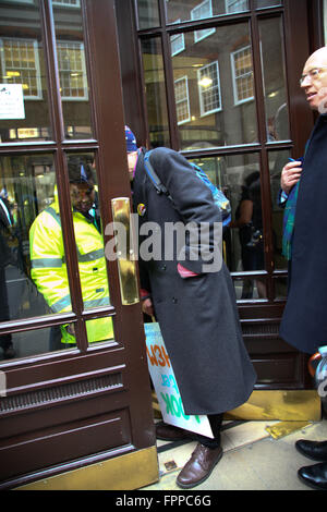 Londres, Royaume-Uni. 15 mars 2016 - college enseignants rassemblement à la place du Parlement et au ministère de l'éducation mars Banque D'Images