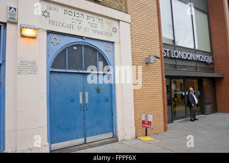 Le Peuple Juif Synagogue Fieldgate Grand rue à côté de l'East London Mosque at Whitechapel à Londres Banque D'Images