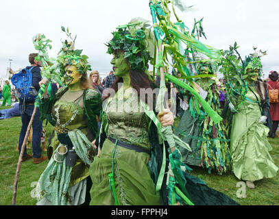 Fêtards verts costumés au festival annuel Jack-in-the-Green, Hastings, East Sussex, Angleterre, Royaume-Uni, GO Banque D'Images