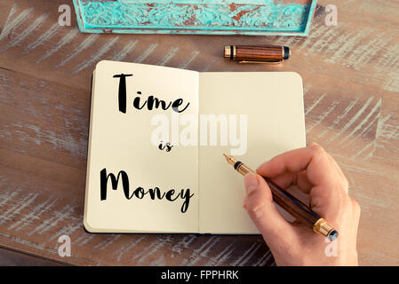 Texte manuscrit le temps est argent, motivation concept Banque D'Images