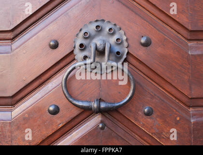 Close up detail d'une poignée de porte ancienne Banque D'Images