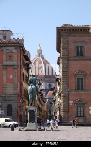 Cattedrale di Santa Maria del Fiore et statue de Giambologna, de Ferdinand I de Médicis, Florence, Italie Banque D'Images