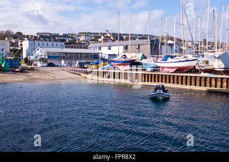 Le port de Falmouth, chantier naval, les navires de croisière,plaisir,bateaux,contributeur à l'économie de la ville de la bière,livraison,Cornwall,UK Banque D'Images