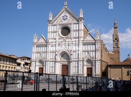 La basilique de Santa Croce (Basilique de la Sainte Croix) - La célèbre église franciscaine à Florence, Italie Banque D'Images