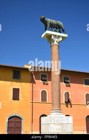 La statue de louve sur place des Miracles à Pise, Italie Banque D'Images