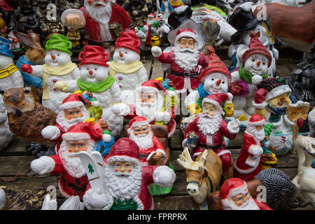 De nombreuses figures du père Noël, Noël arrière-plan Banque D'Images