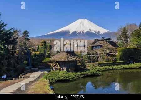 La montagne sacrée - Mt. Au printemps, le Japon Fuji Banque D'Images