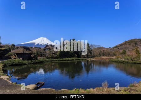 La montagne sacrée - Mt. Au printemps, le Japon Fuji Banque D'Images