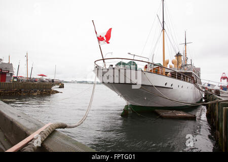 HALIFAX - Le 23 août 2013 : CSS L'Acadie a été le premier navire spécialement conçu et construit pour les eaux du nord du Canada de l'enquête ; une Banque D'Images