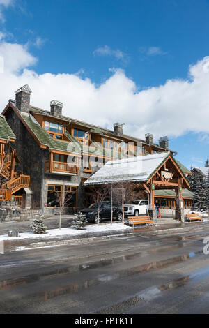 The Fox Inn Banff Canada dans le parc national Banff Banque D'Images