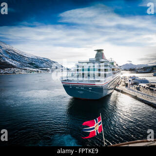 Fred Olsen cruise ship Balmoral amarré à Tromso, Norvège. Banque D'Images