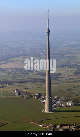 Vue aérienne d'Emley Moor plat antenne mât émetteur à West Yorkshire, UK Banque D'Images