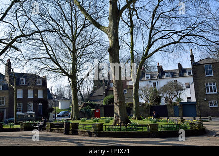 La place de l'étang au printemps, Highgate Village London England Angleterre UK Banque D'Images