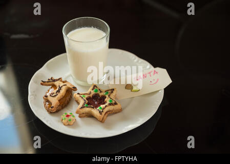Remarque au Père avec du lait et des cookies, Munich, Bavière, Allemagne Banque D'Images